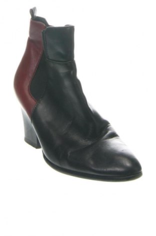 Дамски боти Tamaris, Размер 37, Цвят Многоцветен, Цена 140,00 лв.