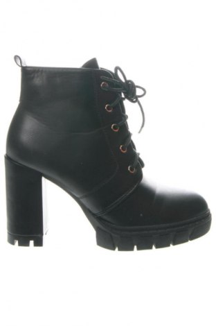 Дамски боти Unbranded, Размер 39, Цвят Черен, Цена 91,20 лв.