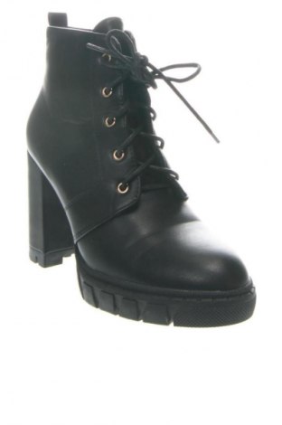 Дамски боти Unbranded, Размер 39, Цвят Черен, Цена 91,20 лв.