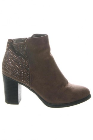 Дамски боти Unbranded, Размер 37, Цвят Бежов, Цена 63,00 лв.