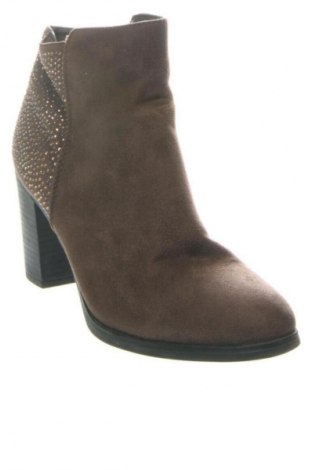 Дамски боти Unbranded, Размер 37, Цвят Бежов, Цена 63,00 лв.