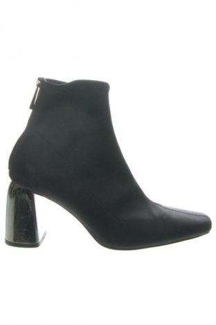 Γυναικεία μποτάκια Zara, Μέγεθος 37, Χρώμα Μαύρο, Τιμή 38,87 €