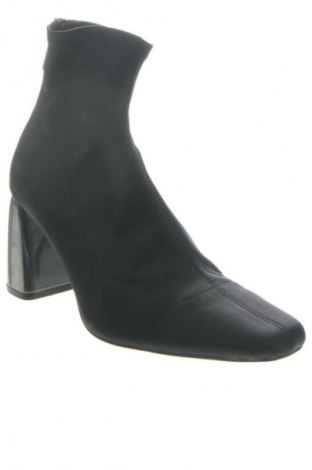 Γυναικεία μποτάκια Zara, Μέγεθος 37, Χρώμα Μαύρο, Τιμή 38,87 €