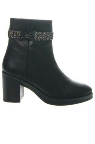 Дамски ботуши Maruti, Размер 39, Цвят Многоцветен, Цена 314,99 лв.