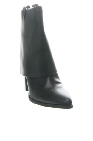 Дамски ботуши Steve Madden, Размер 39, Цвят Черен, Цена 177,99 лв.