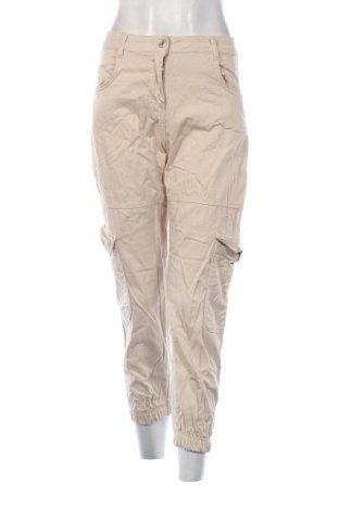 Γυναικείο Τζίν Bershka, Μέγεθος S, Χρώμα  Μπέζ, Τιμή 12,99 €