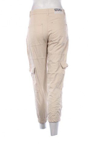 Γυναικείο Τζίν Bershka, Μέγεθος S, Χρώμα  Μπέζ, Τιμή 12,99 €