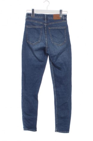 Дамски дънки Bershka, Размер XXS, Цвят Син, Цена 29,00 лв.