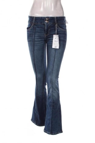 Дамски дънки Bershka, Размер S, Цвят Син, Цена 37,99 лв.