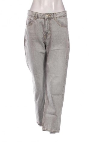 Γυναικείο Τζίν Bershka, Μέγεθος L, Χρώμα Γκρί, Τιμή 15,77 €