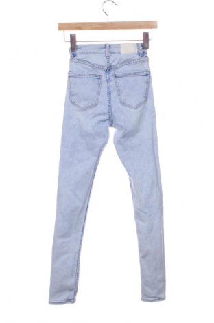 Blugi de femei Bershka, Mărime XXS, Culoare Albastru, Preț 76,32 Lei