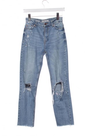 Дамски дънки Bershka, Размер XS, Цвят Син, Цена 28,88 лв.