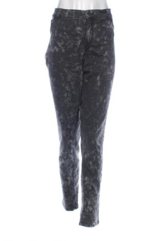 Damskie jeansy Forever 21, Rozmiar XXL, Kolor Kolorowy, Cena 78,16 zł