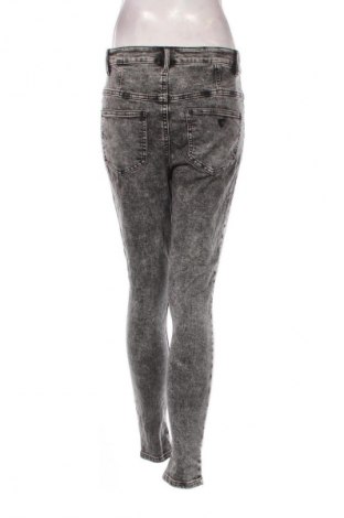 Női farmernadrág Guess, Méret M, Szín Szürke, Ár 13 169 Ft