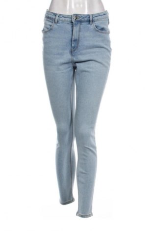 Damskie jeansy Mohito, Rozmiar M, Kolor Niebieski, Cena 66,39 zł