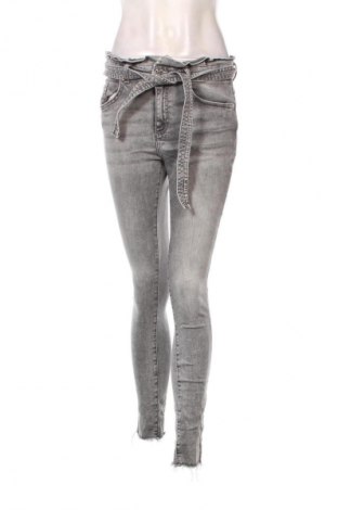 Дамски дънки ONLY, Размер M, Цвят Сив, Цена 19,99 лв.