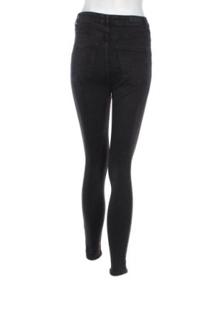 Damskie jeansy Pull&Bear, Rozmiar S, Kolor Czarny, Cena 66,39 zł