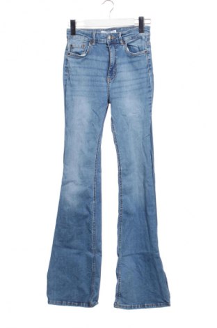 Γυναικείο Τζίν Pull&Bear, Μέγεθος XS, Χρώμα Μπλέ, Τιμή 15,00 €