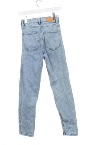 Damskie jeansy Stradivarius, Rozmiar XS, Kolor Niebieski, Cena 57,99 zł