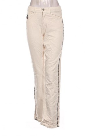 Γυναικείο Τζίν Stradivarius, Μέγεθος S, Χρώμα Εκρού, Τιμή 13,99 €