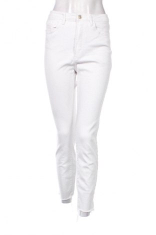 Damskie jeansy Stradivarius, Rozmiar M, Kolor Biały, Cena 66,67 zł