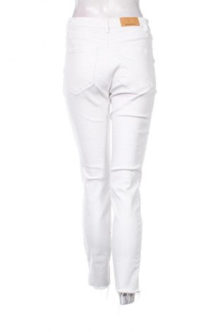 Damskie jeansy Stradivarius, Rozmiar M, Kolor Biały, Cena 66,67 zł