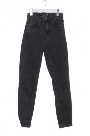 Blugi de femei Stradivarius, Mărime XS, Culoare Gri, Preț 76,32 Lei