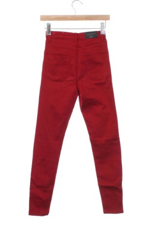 Damskie jeansy Stradivarius, Rozmiar XXS, Kolor Czerwony, Cena 66,67 zł