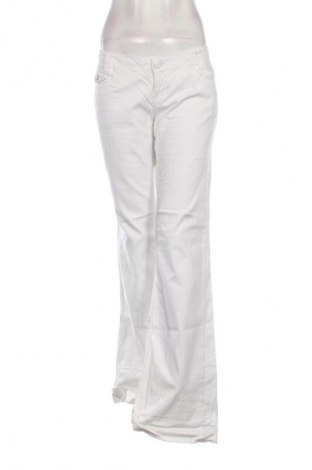 Γυναικείο Τζίν Stradivarius, Μέγεθος XL, Χρώμα Λευκό, Τιμή 14,83 €