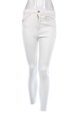 Blugi de femei Stradivarius, Mărime M, Culoare Ecru, Preț 76,00 Lei