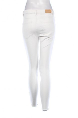 Blugi de femei Stradivarius, Mărime M, Culoare Ecru, Preț 76,00 Lei