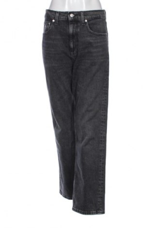 Damskie jeansy Tommy Jeans, Rozmiar L, Kolor Szary, Cena 232,18 zł