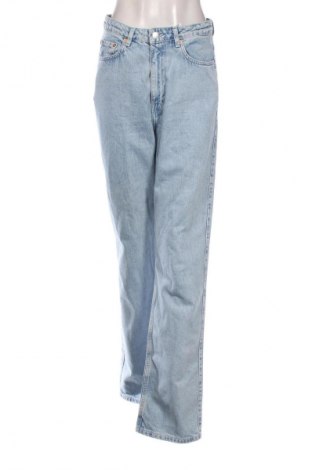 Дамски дънки Weekday, Размер M, Цвят Син, Цена 41,00 лв.