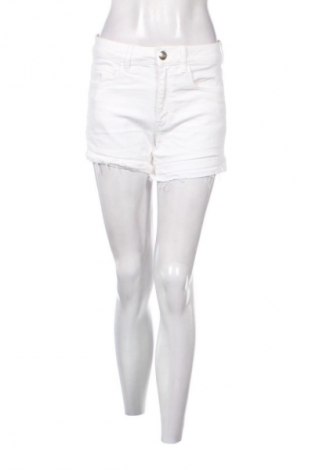 Γυναικείο κοντό παντελόνι American Eagle, Μέγεθος M, Χρώμα Λευκό, Τιμή 17,00 €