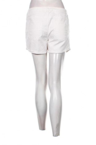 Дамски къс панталон Amisu, Размер L, Цвят Бял, Цена 19,55 лв.
