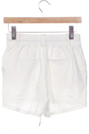 Дамски къс панталон Amisu, Размер XS, Цвят Бял, Цена 19,55 лв.