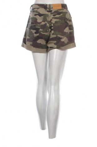 Dámské kraťasy  Bershka, Velikost S, Barva Vícebarevné, Cena  241,00 Kč