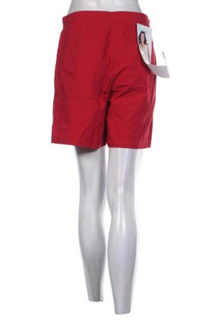 Дамски къс панталон Lalique, Размер M, Цвят Червен, Цена 31,16 лв.