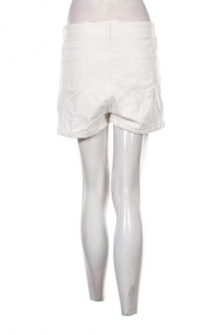 Дамски къс панталон SHEIN, Размер M, Цвят Бял, Цена 19,00 лв.
