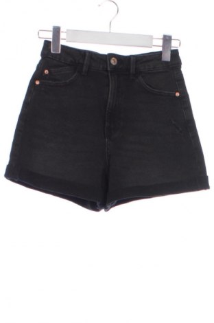 Γυναικείο κοντό παντελόνι Stradivarius, Μέγεθος XS, Χρώμα Μαύρο, Τιμή 10,00 €