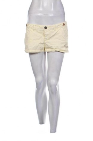 Damen Shorts Superdry, Größe L, Farbe Gelb, Preis 17,39 €