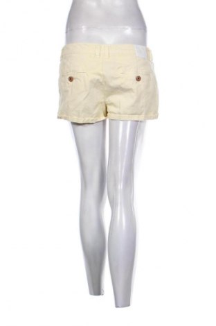 Damen Shorts Superdry, Größe L, Farbe Gelb, Preis 17,39 €