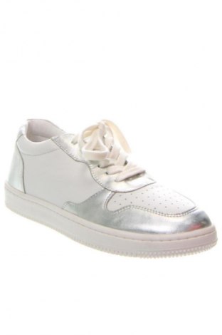 Дамски обувки Aada Studios, Размер 39, Цвят Бял, Цена 142,99 лв.