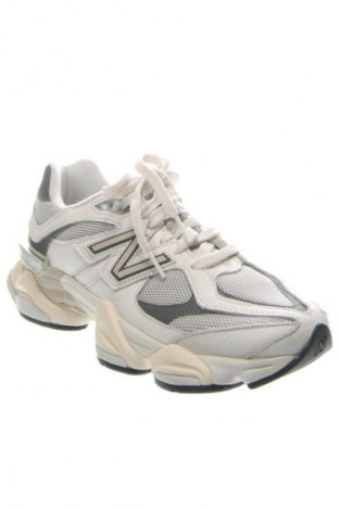 Дамски обувки New Balance, Размер 39, Цвят Многоцветен, Цена 204,99 лв.