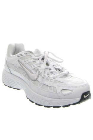 Дамски обувки Nike, Размер 40, Цвят Бял, Цена 204,99 лв.