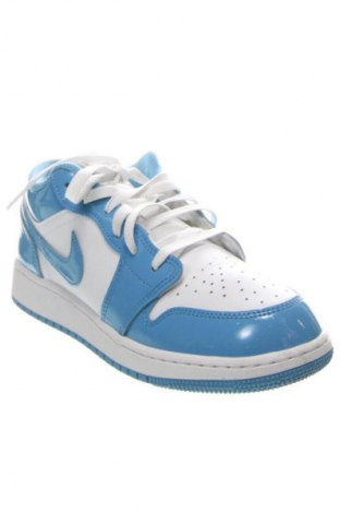 Дамски обувки Nike, Размер 40, Цвят Многоцветен, Цена 167,99 лв.