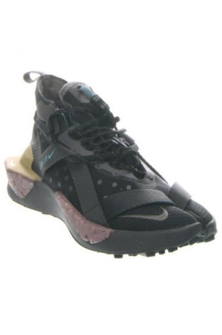 Дамски обувки Nike, Размер 36, Цвят Многоцветен, Цена 240,35 лв.