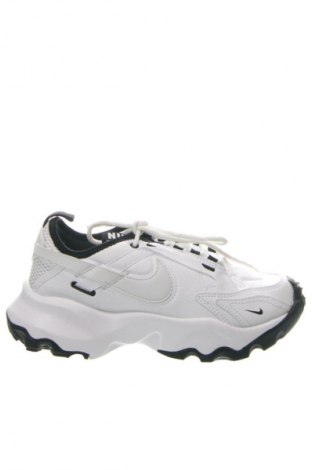 Дамски обувки Nike, Размер 37, Цвят Бял, Цена 204,99 лв.