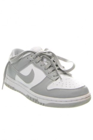 Дамски обувки Nike, Размер 36, Цвят Многоцветен, Цена 167,99 лв.