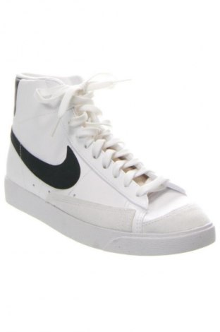 Дамски обувки Nike, Размер 42, Цвят Многоцветен, Цена 204,99 лв.